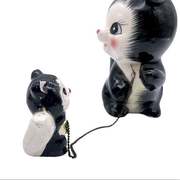 Vintage kitsch ceramic skunk mom and child with chain duo (READ) - Picture 11 of 12
